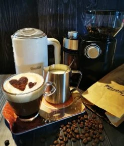 Qualitá® Melkkan Met Art Pen - Barista Melkkannetje - 350 ML - Melkopschuimkannen -Woonkeuken Winkel 1023x1200 1