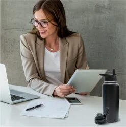 Thermosfles - Onyx Black - 1 Liter - Extra Dop Met Rietje & Drinktuit - Thermosflessen - Isoleerfles - BPA Vrij - Lekvrij - Thermoskan - Isoleerbeker - Thermosbeker 16 Thermosfles - Onyx Black - 1 Liter - Extra Dop Met Rietje & Drinktuit - Thermosflessen - Isoleerfles - BPA Vrij - Lekvrij - Thermoskan - Isoleerbeker - Thermosbeker -Woonkeuken Winkel 1193x1200 6