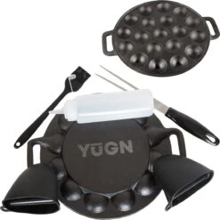 YUGN BLACK Poffertjespan Poffertjesmaker 6 Delige Set - 19 Poffertjes Incl Doseerfles Kwast Poffertjesvork Siliconen Ovenwanten - Platte Onderkant Poffertjespan Inductie Poffertjespan Elektrisch - Cadeau Tip -Woonkeuken Winkel 1198x1200 6