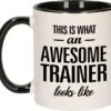 Cadeau Awesome Trainer / Geweldige Trainer Beker / Mok - Zwart Met Wit - 300 Ml Keramiek - Zwarte Bekers -Woonkeuken Winkel 1200x1094 4