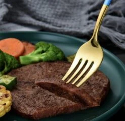 Merkloos Bestekset - 24 Delig Bestekset - 6 Personen - Rood/Goud - Tafellepels/Tafelmessen/Tafelvorken/Koffielepels - Roestvrij Staal -Woonkeuken Winkel 1200x1156