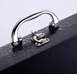 Merkloos Bestekset - 24 Delig Bestekset - 6 Personen - Rood/Goud - Tafellepels/Tafelmessen/Tafelvorken/Koffielepels - Roestvrij Staal -Woonkeuken Winkel 1200x1157