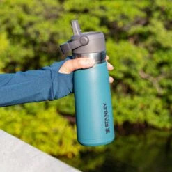 Stanley The IceFlow™ Flip Straw Water Bottle 0,65L - Thermosfles - Lagoon 15 Stanley The IceFlow™ Flip Straw Water Bottle 0,65L - Thermosfles - Lagoon -Woonkeuken Winkel 1200x1200 1054