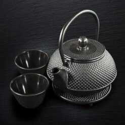 SakuraTea - Theepot Set - 4-delig - Gietijzer - Zwart - 0.8L - 2 Kopjes (100ml) -Woonkeuken Winkel 1200x1200 1418