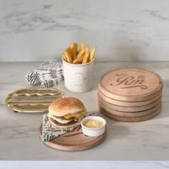 Riviera Maison Serveerplank Rond Hout Voor Hamburger - Amsterdam Burger Bar Serving Board - Bruin - Mangohout - 1 Stuk -Woonkeuken Winkel 1200x1200 1458
