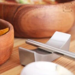 House Of Husk 1 Persoons Chopstick Lepel Set - 1 Paar Metalen Koreaanse Eetstokjes - Inclusief Eetlepel En Houder - RVS - Metaal - Eetstokjes - Koreaans - Vaatwasserbestendig - Sushi Chopsticks - Noodles - Zilver -Woonkeuken Winkel 1200x1200 256