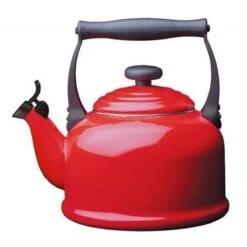 Le Creuset Tradition Fluitketel - 2.1 L - Kersenrood 8 Le Creuset Tradition Fluitketel - 2.1 L - Kersenrood -Woonkeuken Winkel 1200x1200 347