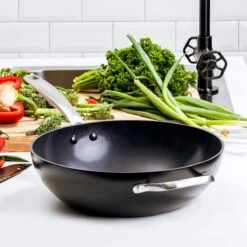 GreenPan Copenhagen Wok Met Extra Handvat 30cm/4.8L -Woonkeuken Winkel 1200x1200 388