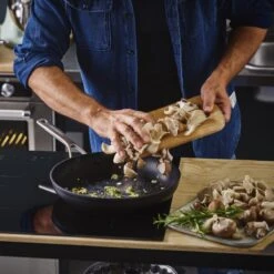 KitchenAid Hard Geanodiseerd Aluminium Wok ø30cm - Zwart - Inductie - Anti-aanbak -Woonkeuken Winkel 1200x1200 397