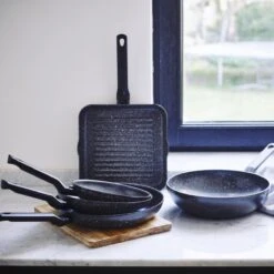 BK Universe Koekenpan Ø 28cm - Inductie - Anti-aanbak - PFAS-vrij -Woonkeuken Winkel 1200x1200 413