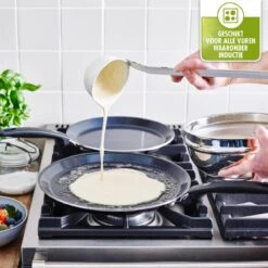 GreenPan Essentials Pannenkoekenpan 24cm - Zwart - Inductie - PFAS-vrij 21 GreenPan Essentials Pannenkoekenpan 24cm - Zwart - Inductie - PFAS-vrij -Woonkeuken Winkel 1200x1200 588