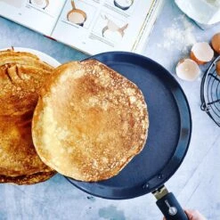 GreenPan Essentials Pannenkoekenpan 24cm - Zwart - Inductie - PFAS-vrij 23 GreenPan Essentials Pannenkoekenpan 24cm - Zwart - Inductie - PFAS-vrij -Woonkeuken Winkel 1200x1200 590