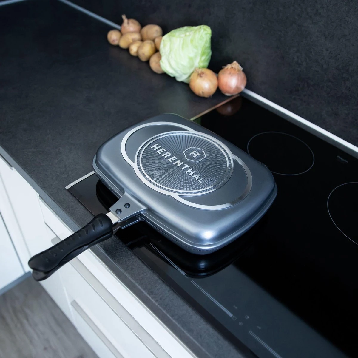 Herenthal Dubbele Grillpan - Ø 28 Cm - Koekenpan - Keramische Pan - Marmeren Coating Met Antiaanbaklaag - PFAS & PFOA Vrij - Pan - Grill - Vermindert Geur, Rook En Oliespatten - Zilver 6 Herenthal Dubbele Grillpan - Ø 28 Cm - Koekenpan - Keramische Pan - Marmeren Coating Met Antiaanbaklaag - PFAS & PFOA Vrij - Pan - Grill - Vermindert Geur, Rook En Oliespatten - Zilver - Afbeelding 4