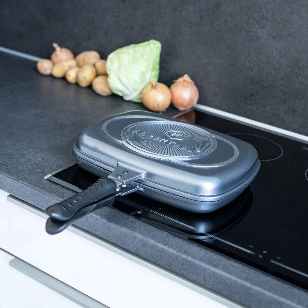 Herenthal Dubbele Grillpan - Ø 28 Cm - Koekenpan - Keramische Pan - Marmeren Coating Met Antiaanbaklaag - PFAS & PFOA Vrij - Pan - Grill - Vermindert Geur, Rook En Oliespatten - Zilver 10 Herenthal Dubbele Grillpan - Ø 28 Cm - Koekenpan - Keramische Pan - Marmeren Coating Met Antiaanbaklaag - PFAS & PFOA Vrij - Pan - Grill - Vermindert Geur, Rook En Oliespatten - Zilver - Afbeelding 8