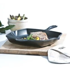 Le Creuset Gietijzeren Vierkante Grillpan - 26cm - Mat Zwart -Woonkeuken Winkel 1200x1200 692
