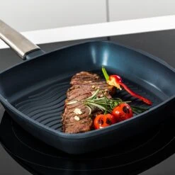 Westinghouse Performance Series - Grillpan Inductie 28cm - Luxe Grillpan - Blauw - Steakpan - Geschikt Voor Alle Warmtebronnen Inclusief Inductie En Ovenbestendig 13 Westinghouse Performance Series - Grillpan Inductie 28cm - Luxe Grillpan - Blauw - Steakpan - Geschikt Voor Alle Warmtebronnen Inclusief Inductie En Ovenbestendig -Woonkeuken Winkel 1200x1200 701