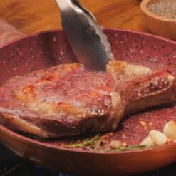 Livington Copper & Stone Pan - 24cm Koekenpan- Anti-aanbaklaag En Krasbestendig - Graniet Look - Binnenste Steenlaag Voor Perfecte Warmteverdeling - Geschikt Voor Ceran, Gas, Elektrisch, Inductie -Woonkeuken Winkel 1200x1200 783