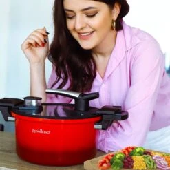 Rosmarino - Snelkookpan Met Glazen Deksel - Zwart - Ø24cm - 5 Liter - 100% PFAS & PFOA Vrij - Aluminium - Pressure Cooker - Non-stick Minerale Coating - Ergonomische Handgrepen - Geschikt Voor Alle Warmtebronnen 25 Rosmarino - Snelkookpan Met Glazen Deksel - Zwart - Ø24cm - 5 Liter - 100% PFAS & PFOA Vrij - Aluminium - Pressure Cooker - Non-stick Minerale Coating - Ergonomische Handgrepen - Geschikt Voor Alle Warmtebronnen -Woonkeuken Winkel 1200x1200 842