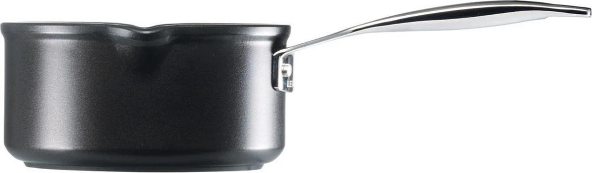 Le Creuset Steelpan - 2 Schenktuiten - Les Forgées TNS - ø 16 Cm / 1.6 Liter 3 Le Creuset Steelpan - 2 Schenktuiten - Les Forgées TNS - ø 16 Cm / 1.6 Liter