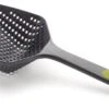 Joseph Joseph Scoop Plus Vergietlepel - Schuimspaan - Frituurschep -Woonkeuken Winkel 1200x606