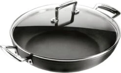 LE CREUSET - Les Forgees - Sauteerpan 2 Grepen 28cm 3,2L 9 LE CREUSET - Les Forgees - Sauteerpan 2 Grepen 28cm 3,2L -Woonkeuken Winkel 1200x729 1