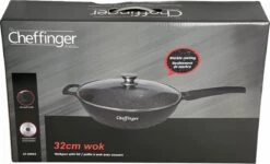 Cheffinger Wokpan Met Deksel - 32cm - Zwart - Pan - Keukenaccessoires -Woonkeuken Winkel 1200x730 1