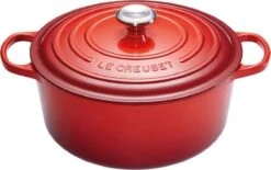 Le Creuset Gietijzeren Braadpan - 26cm 5,3 L - Kersenrood -Woonkeuken Winkel 1200x751 1