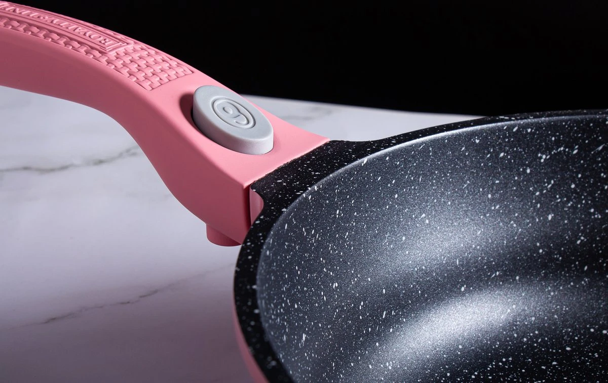 Royalty Line Inductie Pannenset - Luxe 14-delige Pannenset Marmeren Coating - Pannen Met Afneembare Handvaten - Oven-Ready - PFAS-Vrij - Voor Alle Warmtebronnen - Afneembare Koudgrepen - Antiaanbaklaag - Koekenpan Met Glazen Deksels - Roze 7 Royalty Line Inductie Pannenset - Luxe 14-delige Pannenset Marmeren Coating - Pannen Met Afneembare Handvaten - Oven-Ready - PFAS-Vrij - Voor Alle Warmtebronnen - Afneembare Koudgrepen - Antiaanbaklaag - Koekenpan Met Glazen Deksels - Roze - Afbeelding 5