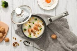 Swiss Pro+ | Set 14 Delige Pannenset | Inductie - Pannensets - Glazen Deksel - Met Afneembare Handgreep - Marmeren Interieur -PFAS-vrij | Grey / Silver -Woonkeuken Winkel 1200x799 26