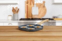 Magnani - Eierpan - 4 Bakplaten Van ⌀ 8 Cm - Voor Gas- En Elektrische Kookplaten - Aluminium - Houten Handvat - 38 X 18.7 X 2 Cm -Woonkeuken Winkel 1200x799 57