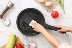 Swiss Pro+ | Set 14 Delige Pannenset | Inductie - Pannensets - Glazen Deksel - Met Afneembare Handgreep - Marmeren Interieur -PFAS-vrij | Black (Zwart) 18 Swiss Pro+ | Set 14 Delige Pannenset | Inductie - Pannensets - Glazen Deksel - Met Afneembare Handgreep - Marmeren Interieur -PFAS-vrij | Black (Zwart) -Woonkeuken Winkel 1200x799 63