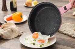 Royalty Line Inductie Pannenset - Luxe 14-delige Pannenset Marmeren Coating - Pannen Met Afneembare Handvaten - Oven-Ready - PFAS-Vrij - Voor Alle Warmtebronnen - Afneembare Koudgrepen - Antiaanbaklaag - Koekenpan Met Glazen Deksels - Roze 23 Royalty Line Inductie Pannenset - Luxe 14-delige Pannenset Marmeren Coating - Pannen Met Afneembare Handvaten - Oven-Ready - PFAS-Vrij - Voor Alle Warmtebronnen - Afneembare Koudgrepen - Antiaanbaklaag - Koekenpan Met Glazen Deksels - Roze -Woonkeuken Winkel 1200x799 65