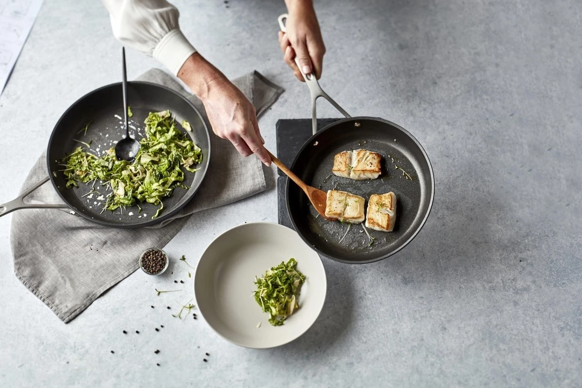 Demeyere Alu Industry 3 Koekenpannenset - Inductie - Duraslide Antikleeflaag - Pannenset 24 Cm + 28 Cm 9 Demeyere Alu Industry 3 Koekenpannenset - Inductie - Duraslide Antikleeflaag - Pannenset 24 Cm + 28 Cm - Afbeelding 7