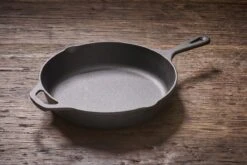 Koock Amsterdam® Skillet - Gietijzer - 25cm - Koekenpan - Geschikt Voor Alle Warmtebronnen -Woonkeuken Winkel 1200x800 50