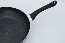 Alpina Koekenpan Ø28cm - Alle Warmtebronnen, Ook Inductie - Anti-aanbak - Gemarmerd - Zwart -Woonkeuken Winkel 1200x800 64