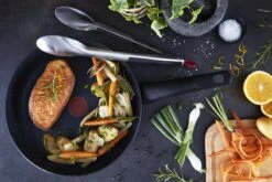 Tefal Black Stone Koekenpannenset - Ø 24/28 Cm 14 Tefal Black Stone Koekenpannenset - Ø 24/28 Cm -Woonkeuken Winkel 1200x801 9