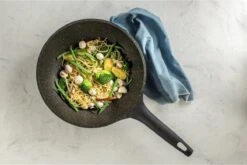 Sola - Wokpan Fair Cooking Zwart/wit Greblon Anti Aanbaklaag -Woonkeuken Winkel 1200x802