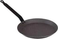 De Buyer Carbone Plus Crêpe- En Pannenkoekenpan - Ø 26cm - Plaatstaal 10 De Buyer Carbone Plus Crêpe- En Pannenkoekenpan - Ø 26cm - Plaatstaal -Woonkeuken Winkel 1200x814 1