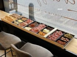 Sjoelbak - Borrelsjoelbak - Hapjesplank - Borrelplank - Mini Sjoelbak 120 Cm Met Zwarte Bakjes - Kleine Sjoelbakken -Woonkeuken Winkel 1200x899 11