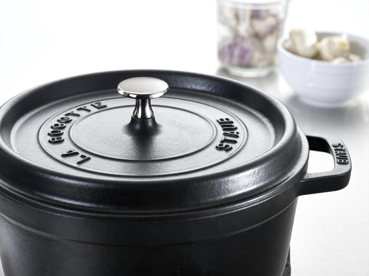 Staub Ronde Braadpan - Ø28 Cm - Zwart 4 Staub Ronde Braadpan - Ø28 Cm - Zwart - Afbeelding 2