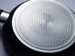 Sola Wokpan Stonehenge - Ø 28 Cm - Zwart/wit - Aluminium - Antiaanbaklaag 9 Sola Wokpan Stonehenge - Ø 28 Cm - Zwart/wit - Aluminium - Antiaanbaklaag -Woonkeuken Winkel 1200x906 6