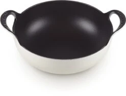 Le Creuset Gietijzeren Balti-pan In Meringue 24 Cm 2,7l -Woonkeuken Winkel 1200x908