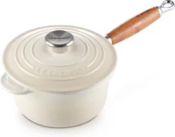 Le Creuset Steelpan - Met Deksel - Tradition - Meringue - ø 18 Cm / 1.8 Liter -Woonkeuken Winkel 1200x941
