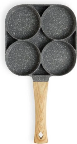 Magnani - Eierpan - 4 Bakplaten Van ⌀ 8 Cm - Voor Gas- En Elektrische Kookplaten - Aluminium - Houten Handvat - 38 X 18.7 X 2 Cm -Woonkeuken Winkel 643x1200 1