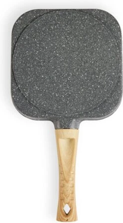 Magnani - Eierpan - 4 Bakplaten Van ⌀ 8 Cm - Voor Gas- En Elektrische Kookplaten - Aluminium - Houten Handvat - 38 X 18.7 X 2 Cm -Woonkeuken Winkel 661x1200