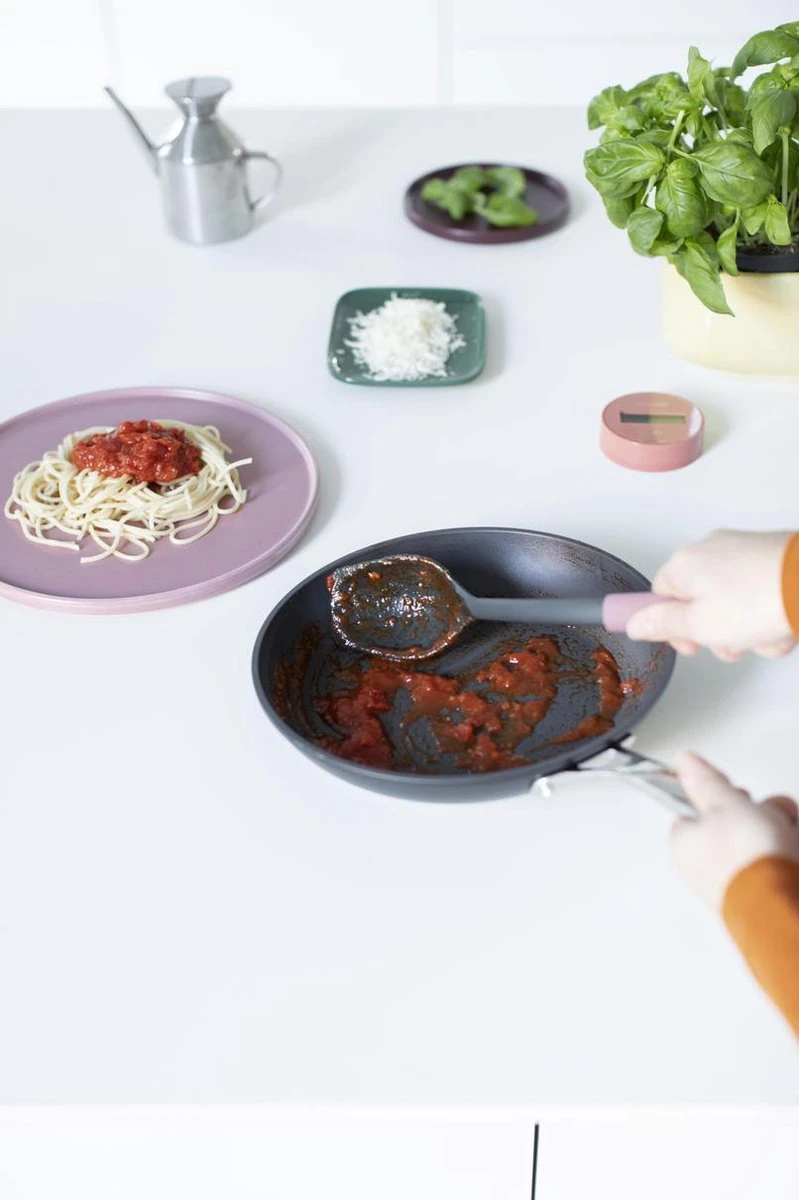 Brabantia Tasty+ Opscheplepel Plus Schraper - Grape Red 9 Brabantia Tasty+ Opscheplepel Plus Schraper - Grape Red - Afbeelding 7