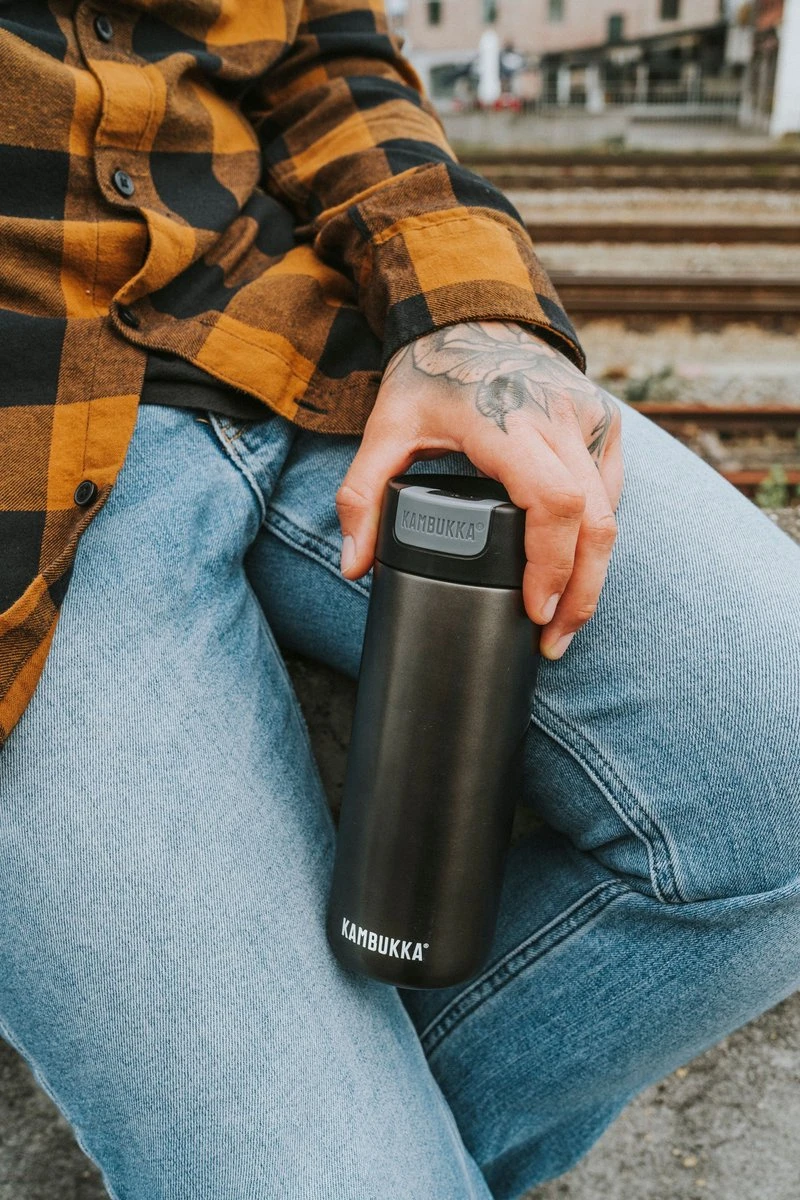 Kambukka Olympus Thermosbeker 500 Ml - Makkelijk Reinigen - Lekvrije Koffiebeker - RVS - Darkness 11 Kambukka Olympus Thermosbeker 500 Ml - Makkelijk Reinigen - Lekvrije Koffiebeker - RVS - Darkness - Afbeelding 9