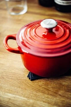 Le Creuset Signature Braadpan - 4,2 L - 24 Cm - Kersenrood -Woonkeuken Winkel 801x1200 7