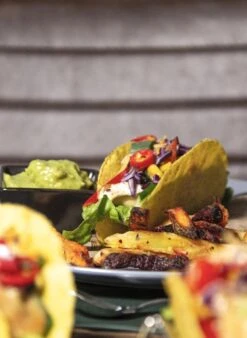 Krumble Taco Houder - Taco En Tortilla Houder Voor 4 Stuks - Serveerschalen - Koken & Tafelen - Kookgerei - Snack- & Tappasschalen - Metaal - Zilver -Woonkeuken Winkel 876x1200