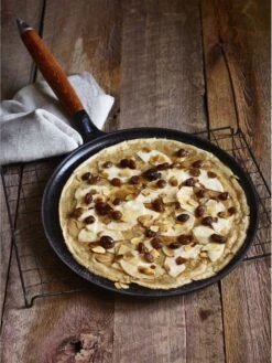 Staub Flensjespan - Houten Steel - 28 Cm - Zwart -Woonkeuken Winkel 901x1200 1